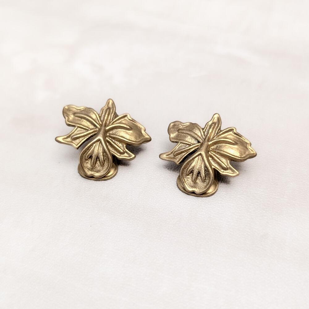 Vintage Clip On Earrings 7/8" Matte Gold Tone Leaf Fall Autumn